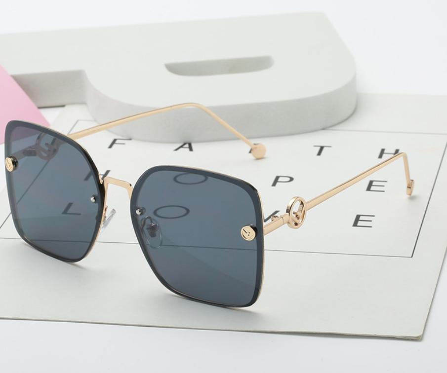 Grace Fashionable Square Sunglasses  for Women